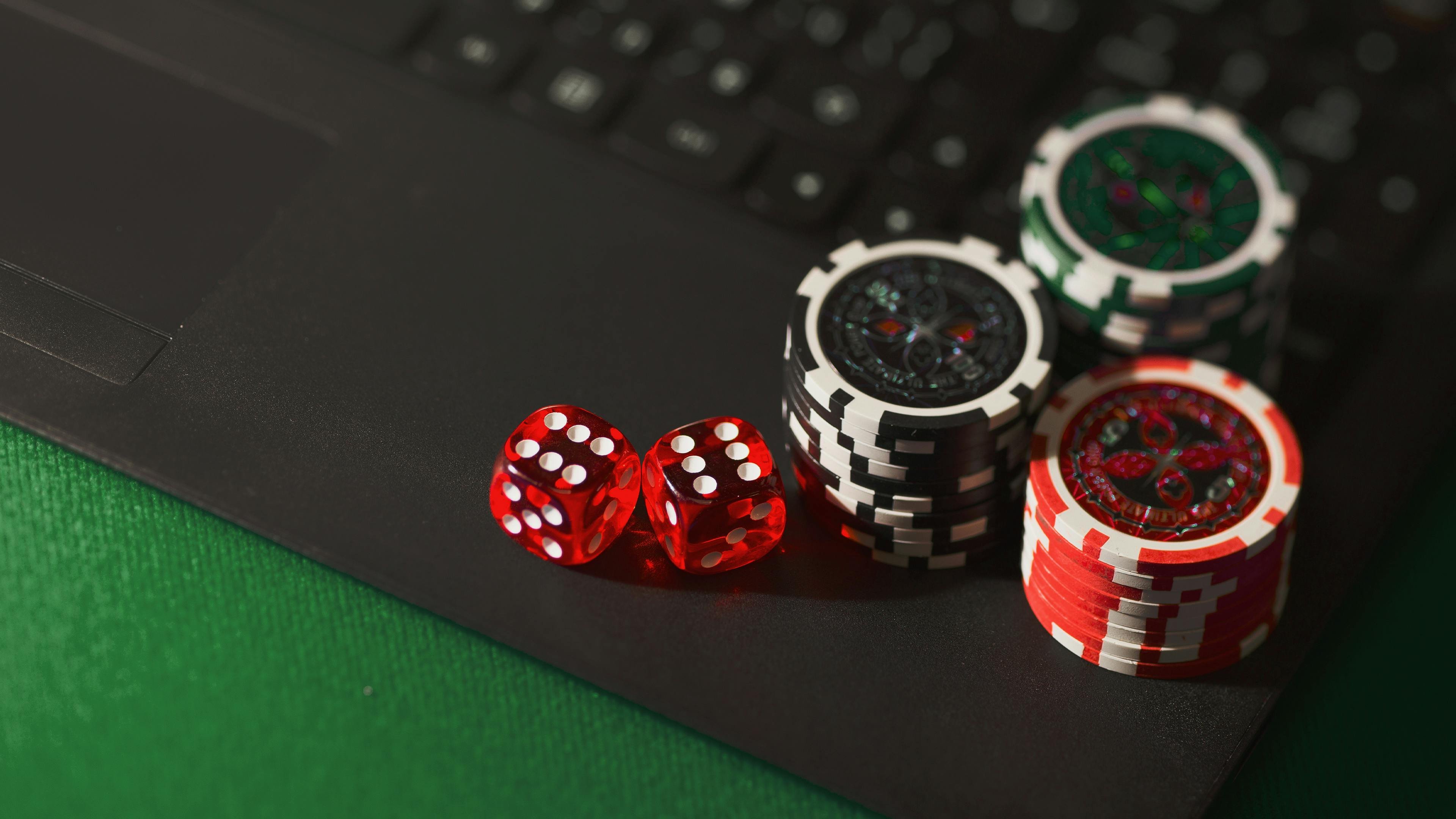 Người dùng Vietnam chơi game bài và tài xỉu trực tuyến trên điện thoại